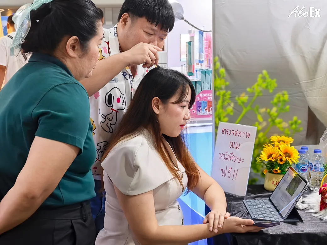 BBB 63 ရှိ AloEx ပြခန်းတွင် အခမဲ့ ဆံပင်နှင့် ဦးရေပြား စစ်ဆေးပေးသော ဝန်ဆောင်မှု