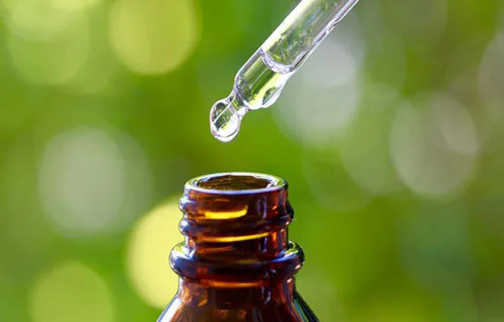 Minoxidil ဖြင့် ဆံပင်ကျွတ်ခြင်းကို ကုသခြင်း၏ အန္တရာယ်