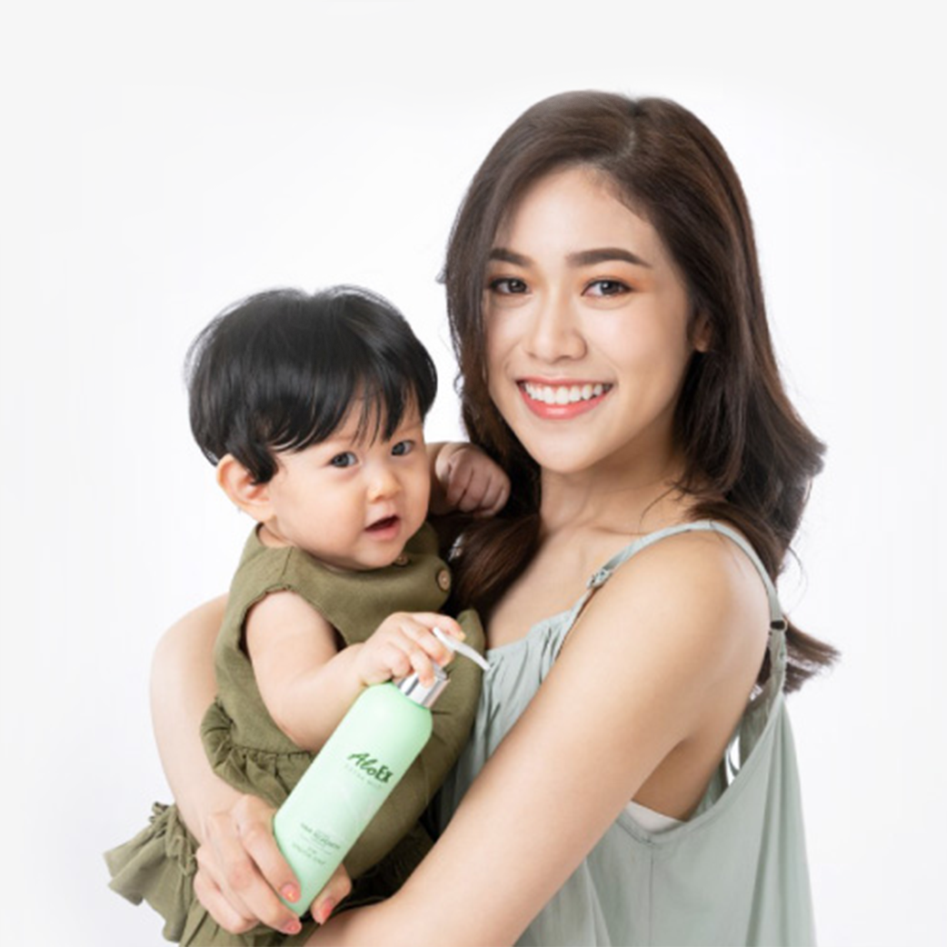 model with aloex extra mild shampoo banner